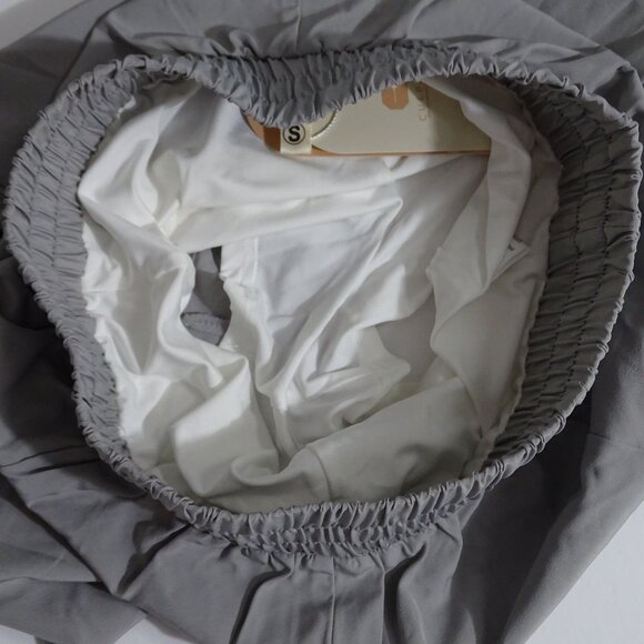 Cueply Gray Elastic Waist Ruffle Hem Shorts Women Size S With Side Pockets NEW - Picture 6 of 9